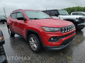 2023 Jeep Compass Latitude - miniatura 3