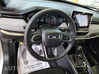 2023 Jeep Compass Latitude - miniatura 10