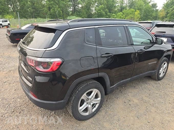 2023 Jeep Compass Latitude - miniatura 4