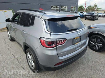 2023 Jeep Compass Latitude - miniatura 2