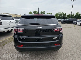 2023 Jeep Compass Latitude Lux - miniatura 5
