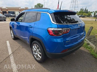 2023 Jeep Compass Latitude Lux - miniatura 2