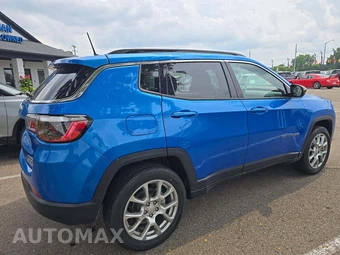 2023 Jeep Compass Latitude Lux - miniatura 3