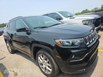 2023 Jeep Compass Latitude Lux - miniatura 3