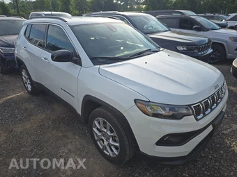 2023 Jeep Compass Latitude Lux - miniatura 3