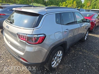 2023 Jeep Compass Latitude Lux - miniatura 4
