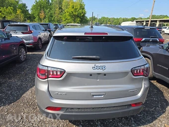 2023 Jeep Compass Latitude Lux - miniatura 5