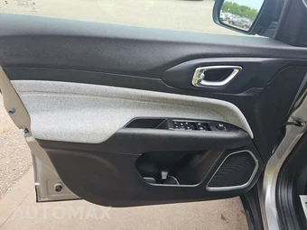 2023 Jeep Compass Latitude Lux - miniatura 9