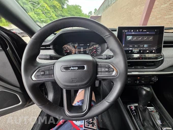 2023 Jeep Compass Latitude Lux - miniatura 5
