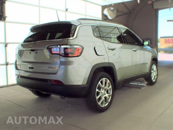 2023 Jeep Compass Latitude Lux - miniatura 4