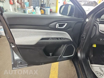 2023 Jeep Compass Latitude Lux - miniatura 9