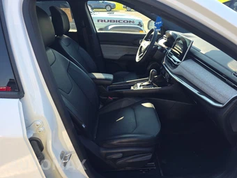 2023 Jeep Compass Latitude Lux - miniatura 14