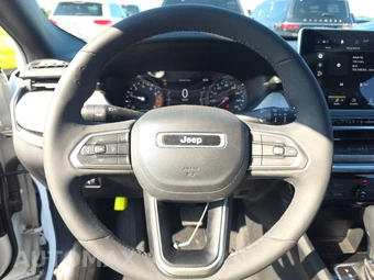 2023 Jeep Compass Latitude Lux - miniatura 16
