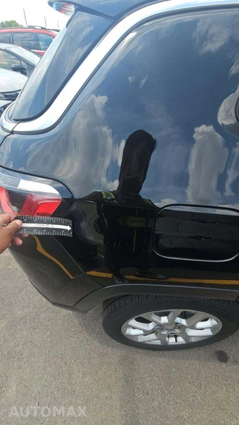 2023 Jeep Compass Latitude Lux - miniatura 28