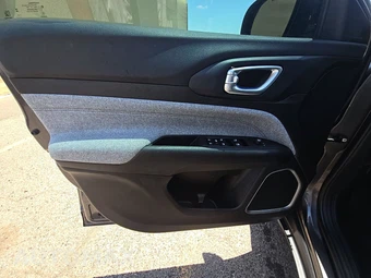 2023 Jeep Compass Latitude Lux - miniatura 9