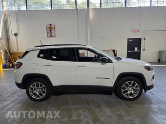 2023 Jeep Compass Latitude Lux - miniatura 14