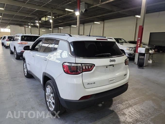2023 Jeep Compass Latitude Lux - miniatura 18
