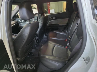 2023 Jeep Compass Latitude Lux - miniatura 24