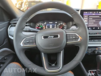 2023 Jeep Compass Latitude Lux - miniatura 10