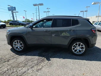 2023 Jeep Compass Latitude Lux - miniatura 3