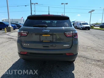 2023 Jeep Compass Latitude Lux - miniatura 4