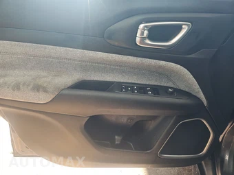 2023 Jeep Compass Latitude Lux - miniatura 9
