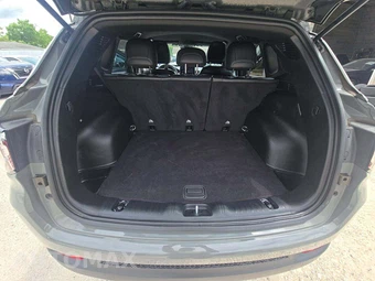 2023 Jeep Compass Latitude Lux - miniatura 11