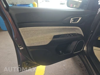 2023 Jeep Compass Latitude Lux - miniatura 9