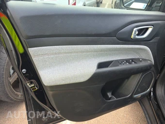 2023 Jeep Compass Latitude Lux - miniatura 9