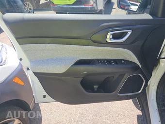 2023 Jeep Compass Latitude Lux - miniatura 15