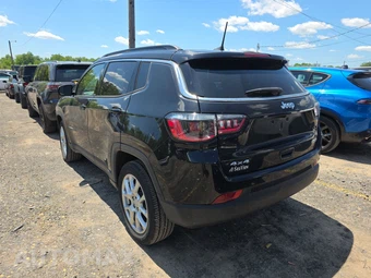 2023 Jeep Compass Latitude Lux - miniatura 6