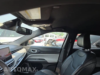 2023 Jeep Compass Latitude Lux - miniatura 18