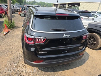 2023 Jeep Compass Latitude Lux - miniatura 5