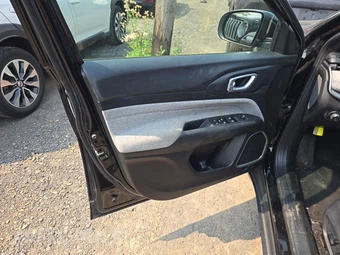 2023 Jeep Compass Latitude Lux - miniatura 9