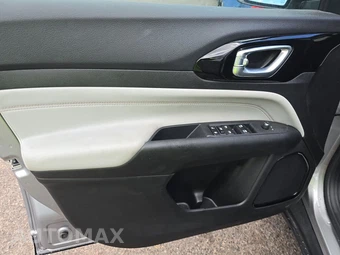 2023 Jeep Compass Limited - miniatura 9