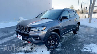 2023 Jeep Compass Trailhawk - miniatura 3
