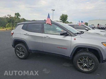 2023 Jeep Compass Trailhawk - miniatura 4
