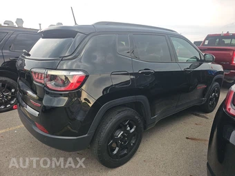 2023 Jeep Compass Trailhawk - miniatura 4