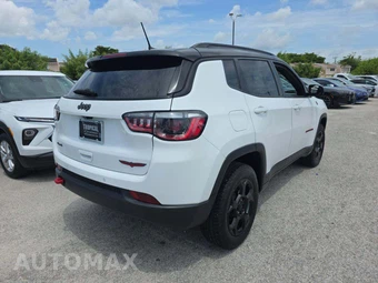 2023 Jeep Compass Trailhawk - miniatura 3