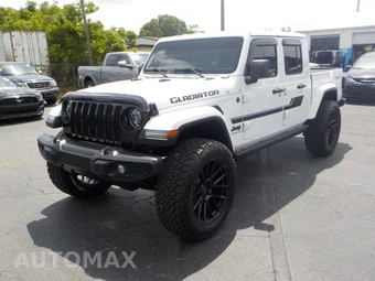 2023 Jeep Gladiator Willys Crew Cab Medium Bed