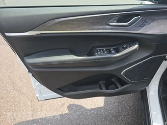 2023 Jeep Grand Cherokee 4xe - miniatura 9