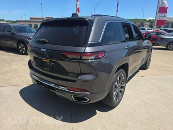 2023 Jeep Grand Cherokee 4xe Overland - miniatura 3