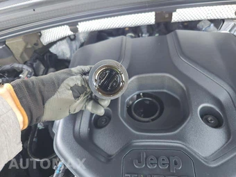 2023 Jeep Grand Cherokee 4xe Overland - miniatura 26