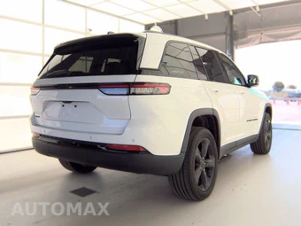 2023 Jeep Grand Cherokee Altitude - miniatura 4