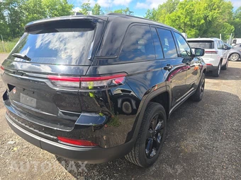 2023 Jeep Grand Cherokee Altitude - miniatura 4