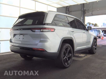 2023 Jeep Grand Cherokee Altitude - miniatura 4