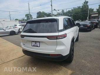 2023 Jeep Grand Cherokee Altitude - miniatura 3