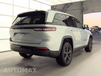 2023 Jeep Grand Cherokee Altitude - miniatura 4