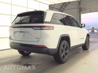 2023 Jeep Grand Cherokee Altitude - miniatura 4