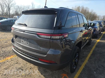 2023 Jeep Grand Cherokee Altitude - miniatura 4